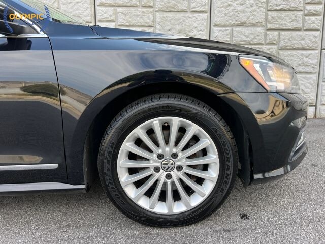 2017 Volkswagen Passat in Decatur, GA 30032 - 18029124 11
