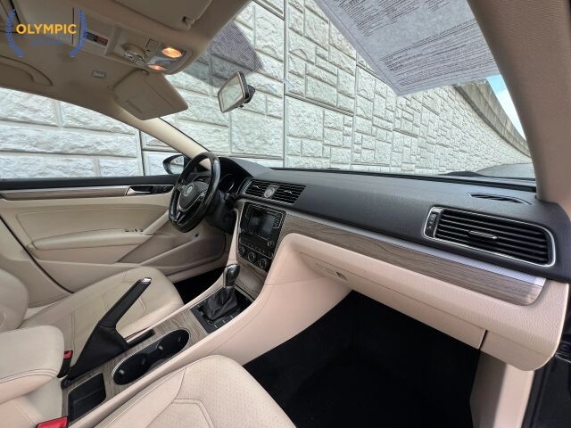 2017 Volkswagen Passat in Decatur, GA 30032 - 18029124 22