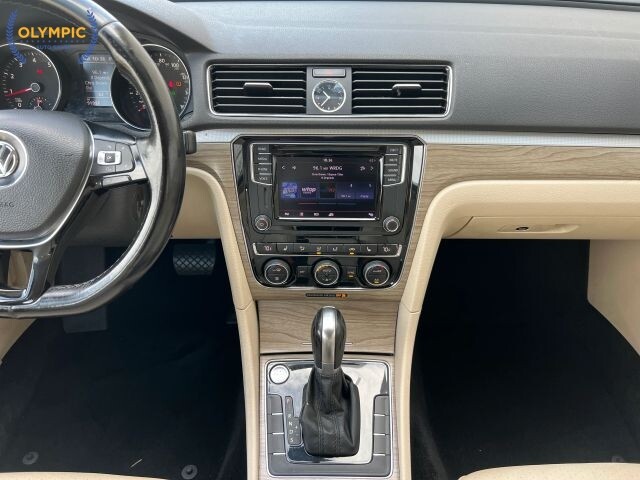 2017 Volkswagen Passat in Decatur, GA 30032 - 18029124 27