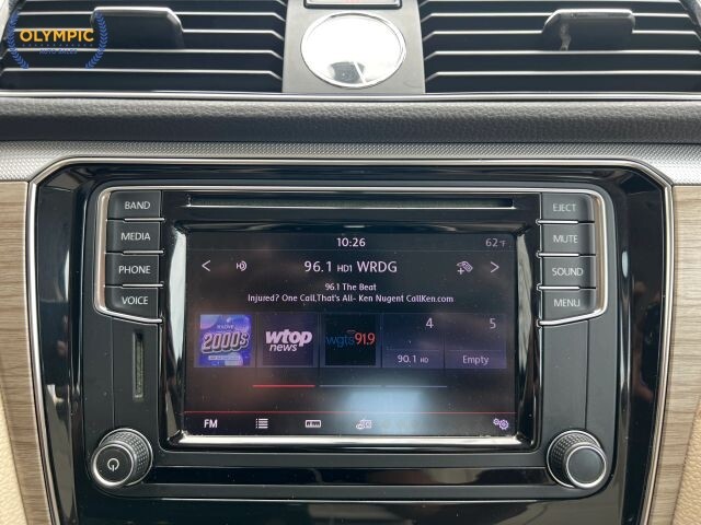 2017 Volkswagen Passat in Decatur, GA 30032 - 18029124 30