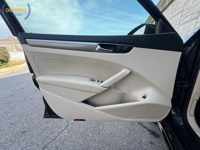 2017 Volkswagen Passat in Decatur, GA 30032 - 18029124 46