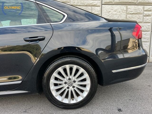 2017 Volkswagen Passat in Decatur, GA 30032 - 18029124 10