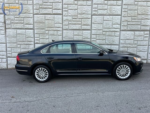 2017 Volkswagen Passat in Decatur, GA 30032 - 18029124 8