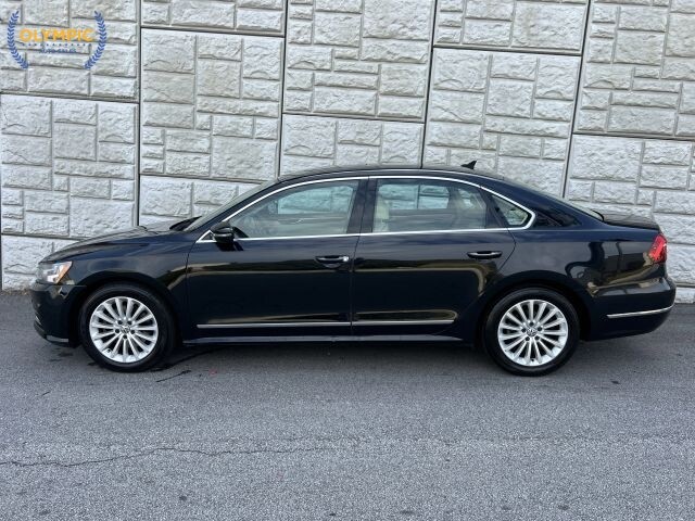 2017 Volkswagen Passat in Decatur, GA 30032 - 18029124 7
