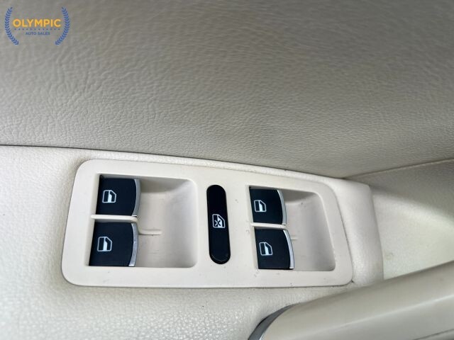 2017 Volkswagen Passat in Decatur, GA 30032 - 18029124 38