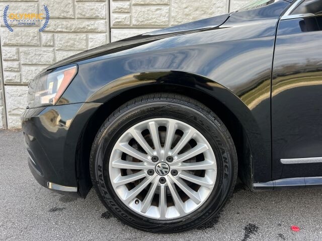 2017 Volkswagen Passat in Decatur, GA 30032 - 18029124 9