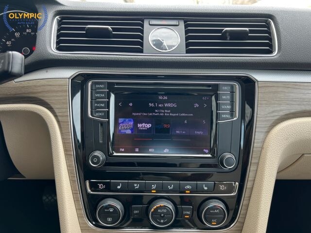 2017 Volkswagen Passat in Decatur, GA 30032 - 18029124 28