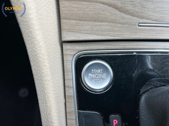 2017 Volkswagen Passat in Decatur, GA 30032 - 18029124 33