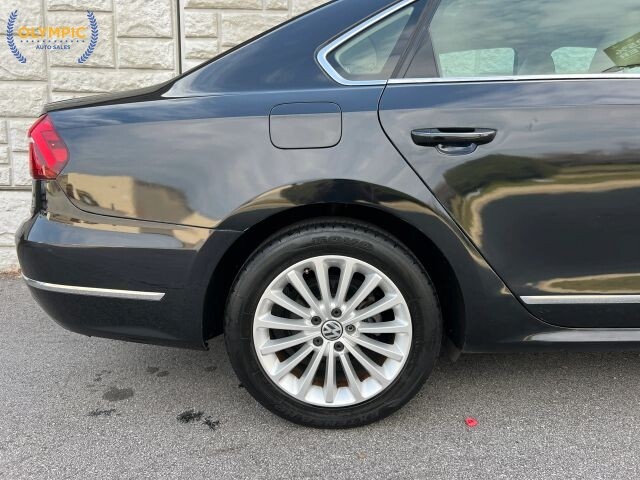 2017 Volkswagen Passat in Decatur, GA 30032 - 18029124 12