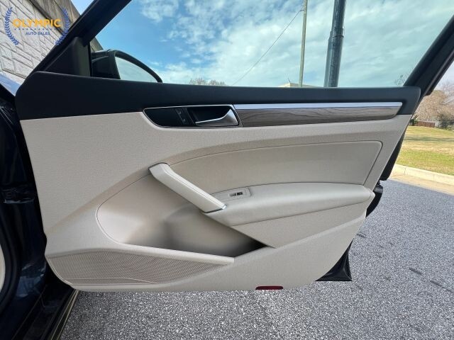 2017 Volkswagen Passat in Decatur, GA 30032 - 18029124 47