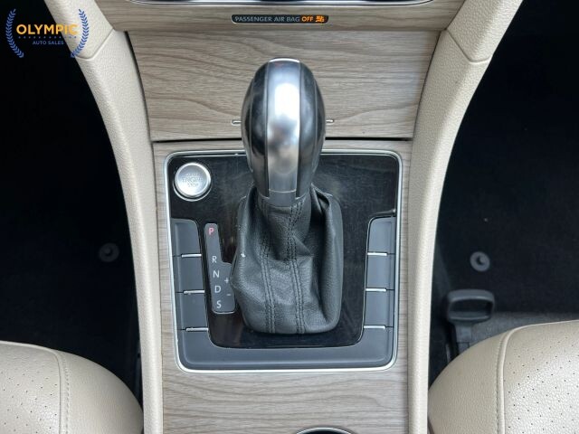 2017 Volkswagen Passat in Decatur, GA 30032 - 18029124 32