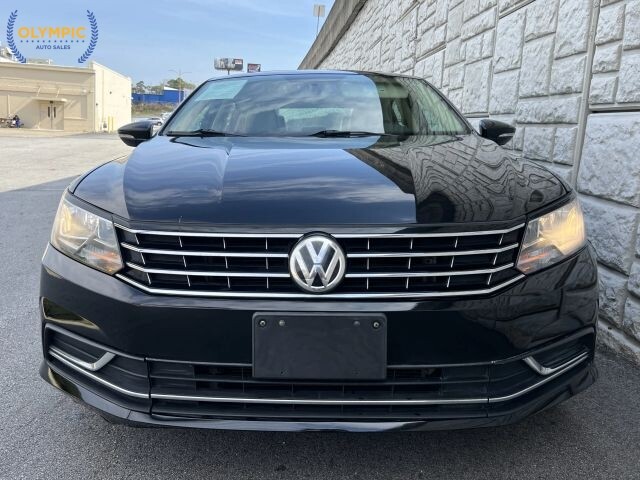 2017 Volkswagen Passat in Decatur, GA 30032 - 18029124 14