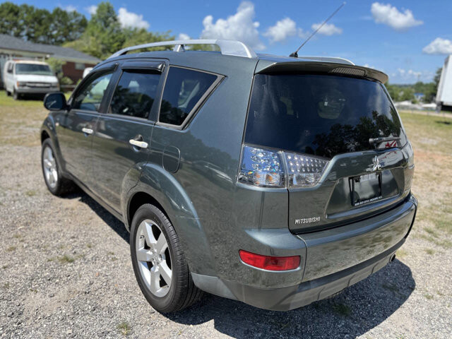 2008 Mitsubishi Outlander in Hickory, NC 28602-5144 - 18029602 4