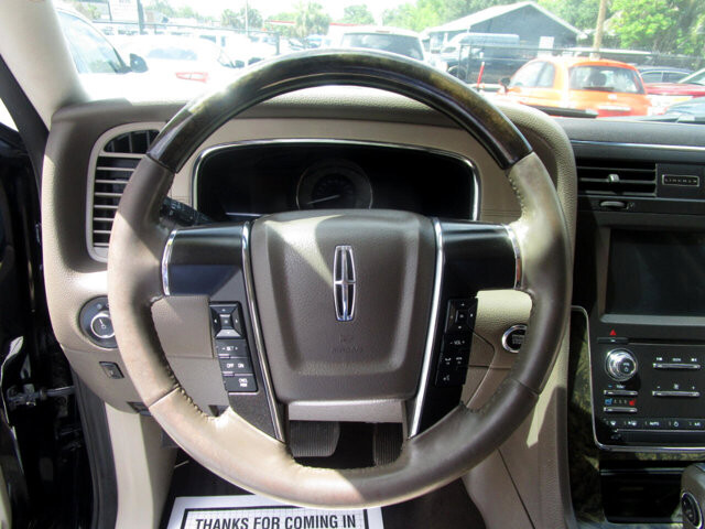 2016 Lincoln Navigator in Tampa, FL 33604-6914 - 18029770 4