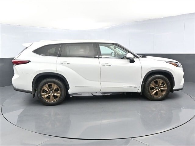 2022 Toyota Highlander in Winchester, VA 22602 - 18030311 47