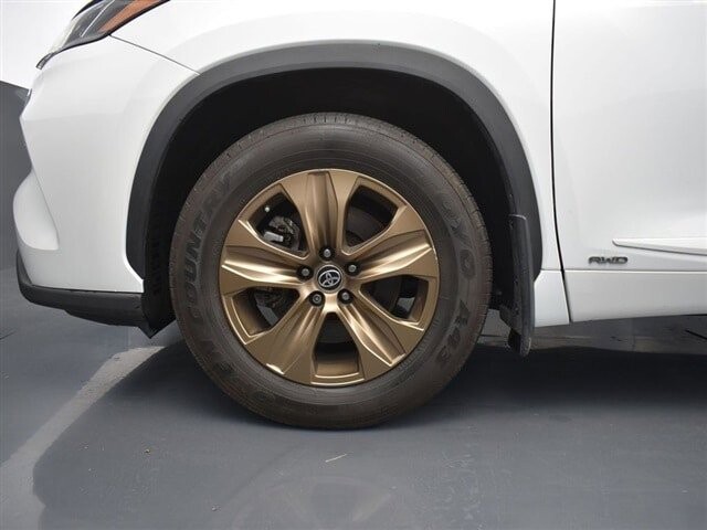 2022 Toyota Highlander in Winchester, VA 22602 - 18030311 48