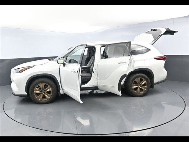 2022 Toyota Highlander in Winchester, VA 22602 - 18030311 116