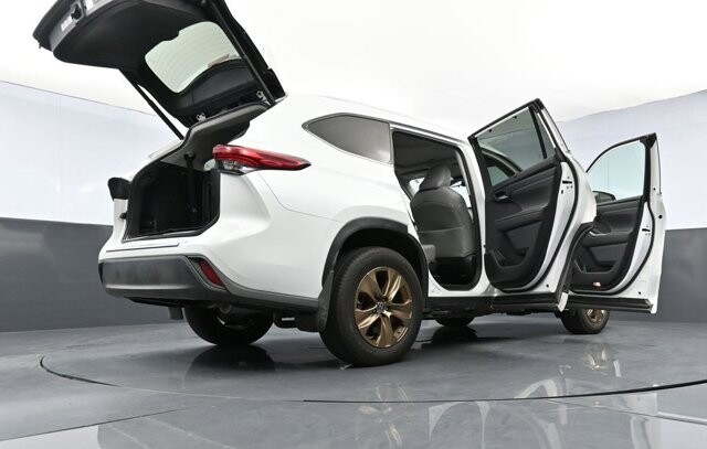 2022 Toyota Highlander in Winchester, VA 22602 - 18030311 151