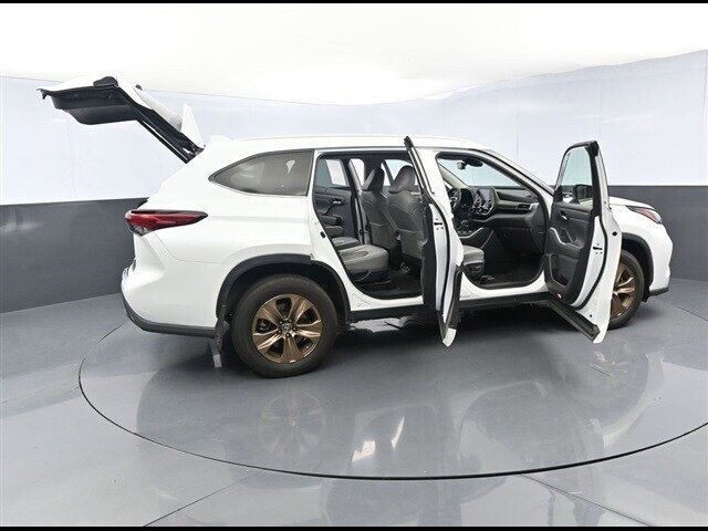 2022 Toyota Highlander in Winchester, VA 22602 - 18030311 112