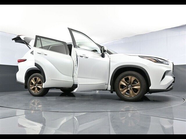 2022 Toyota Highlander in Winchester, VA 22602 - 18030311 111