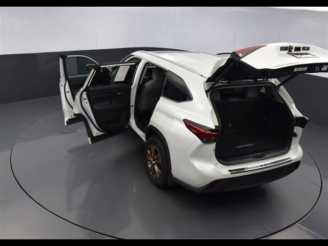 2022 Toyota Highlander in Winchester, VA 22602 - 18030311 77