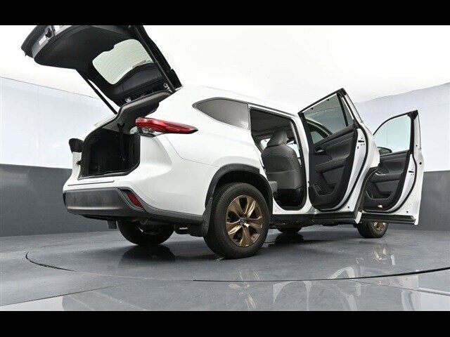 2022 Toyota Highlander in Winchester, VA 22602 - 18030311 113