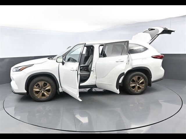 2022 Toyota Highlander in Winchester, VA 22602 - 18030311 78