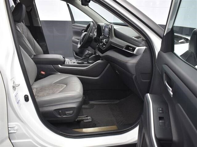 2022 Toyota Highlander in Winchester, VA 22602 - 18030311 21