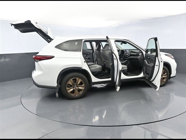 2022 Toyota Highlander in Winchester, VA 22602 - 18030311 74