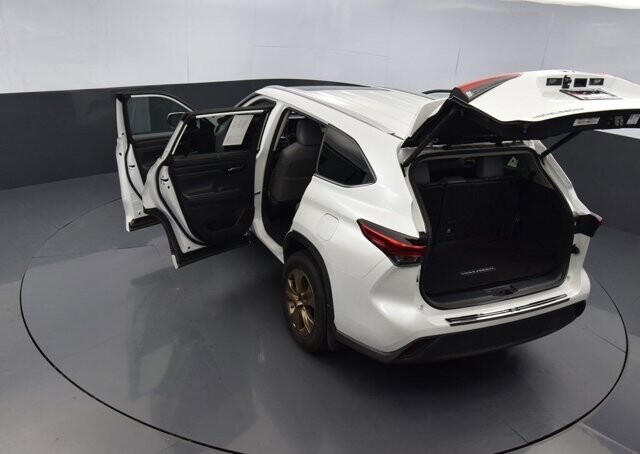 2022 Toyota Highlander in Winchester, VA 22602 - 18030311 190