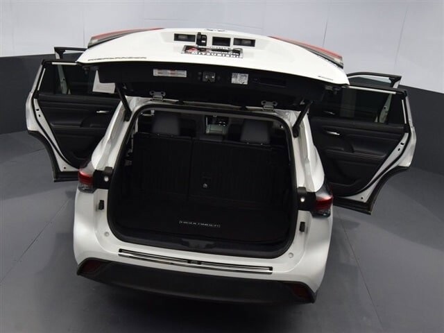 2022 Toyota Highlander in Winchester, VA 22602 - 18030311 76