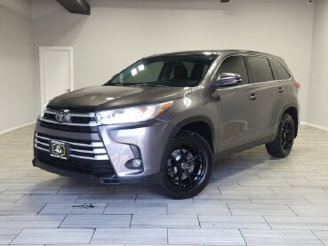 2019 Toyota Highlander in Cinnaminson, NJ 08077