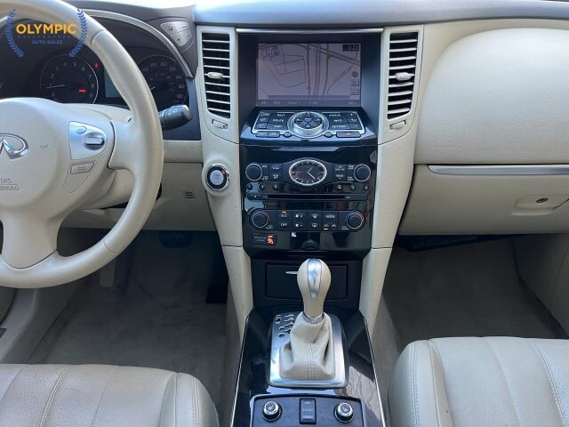 2015 INFINITI QX70 in Decatur, GA 30032 - 18031087 28