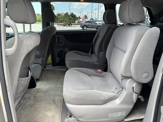 2005 Toyota Sienna in Hudson, FL 34669 - 18031955 11