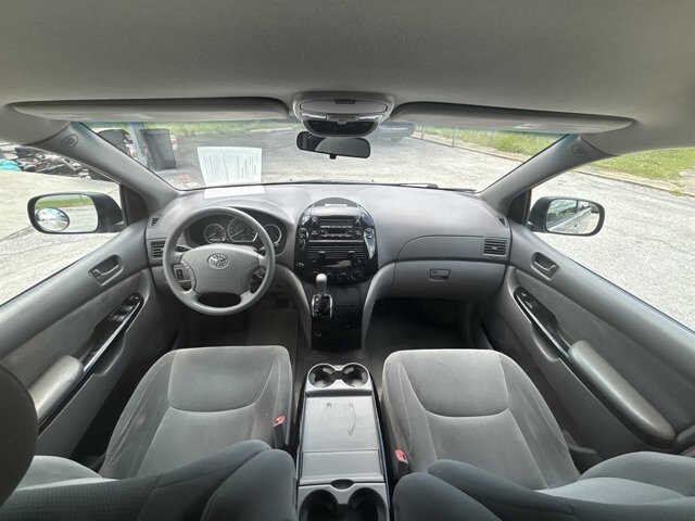 2005 Toyota Sienna in Hudson, FL 34669 - 18031955 15