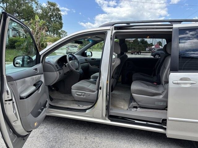 2005 Toyota Sienna in Hudson, FL 34669 - 18031955 9