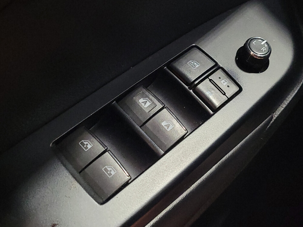 2018 Toyota Highlander in Glen Burnie, MD 21061 - 18031984 27