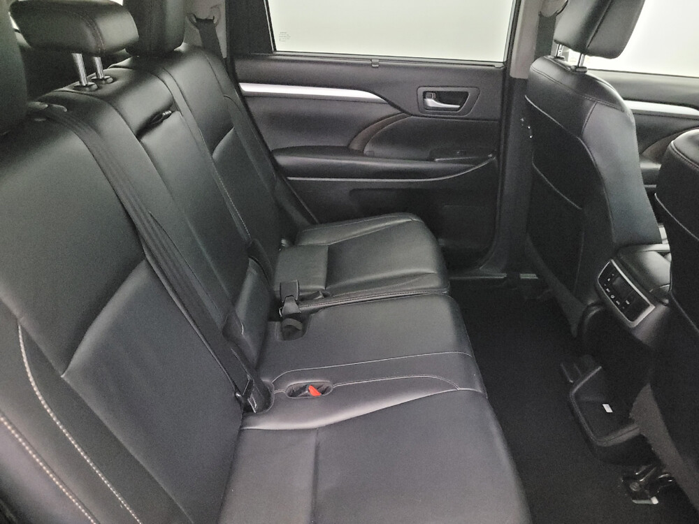 2018 Toyota Highlander in Glen Burnie, MD 21061 - 18031984 19