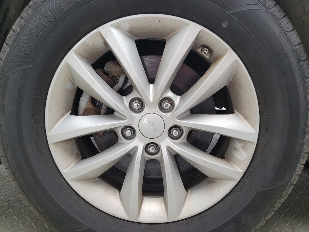 2016 Kia Sorento in Eastpointe, MI 48021 - 18032192 31