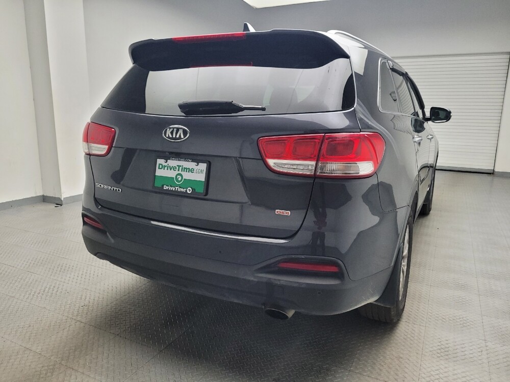 2016 Kia Sorento in Eastpointe, MI 48021 - 18032192 7