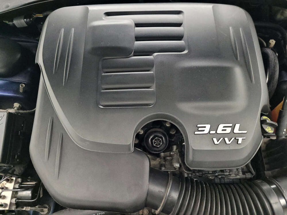 2014 Chrysler 300 in Grand Rapids, MI 49508 - 18032951 30