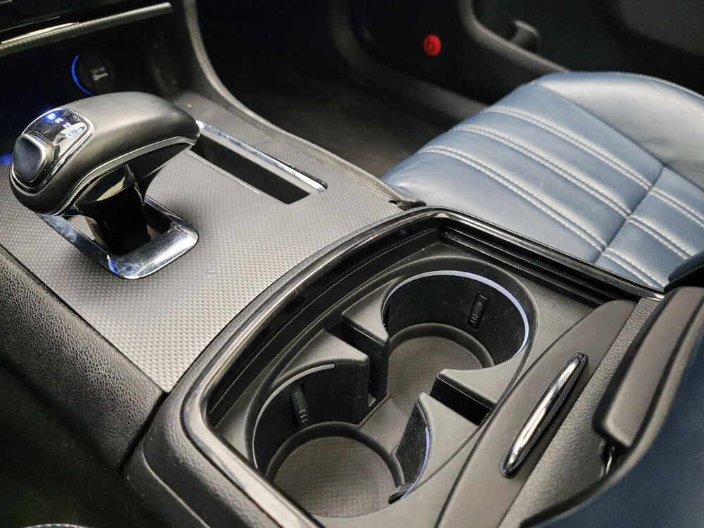 2014 Chrysler 300 in Grand Rapids, MI 49508 - 18032951 26