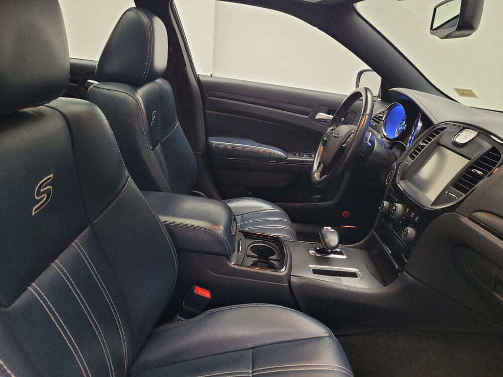 2014 Chrysler 300 in Grand Rapids, MI 49508 - 18032951 21