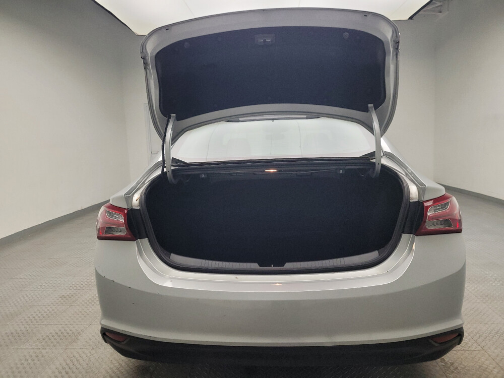 2020 Chevrolet Malibu in Topeka, KS 66611 - 18033348 29