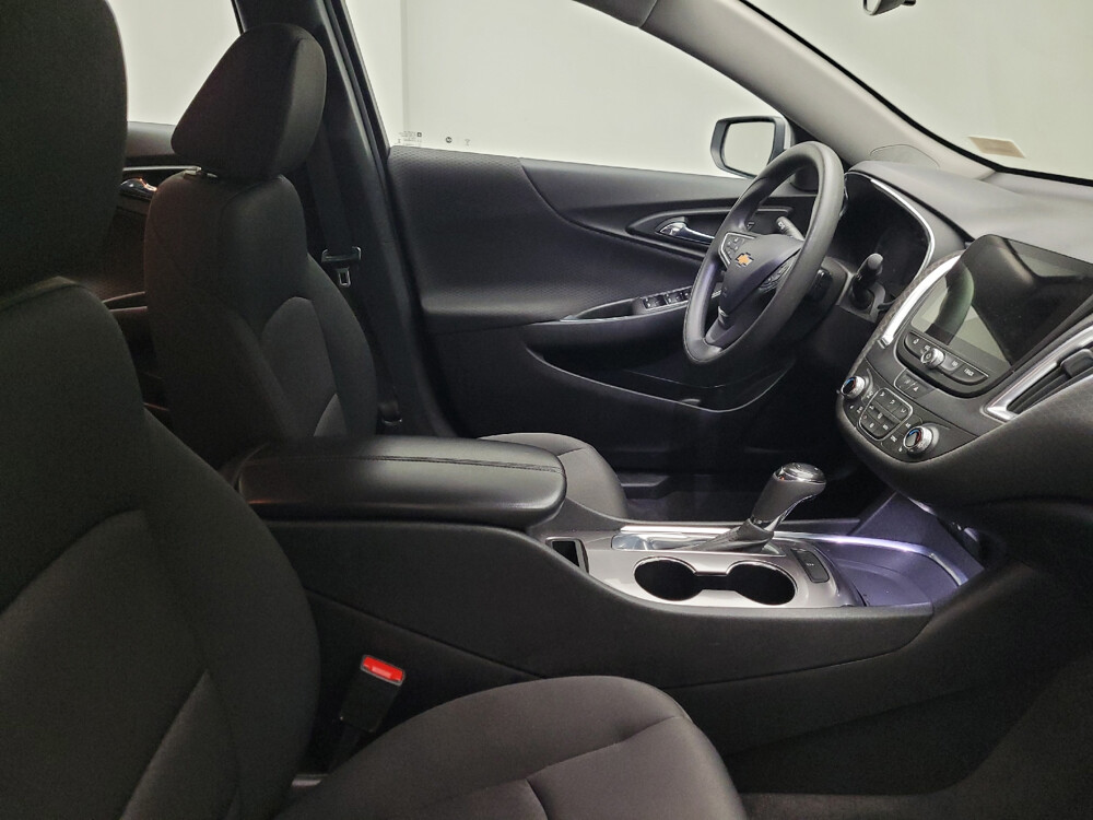 2020 Chevrolet Malibu in Topeka, KS 66611 - 18033348 21