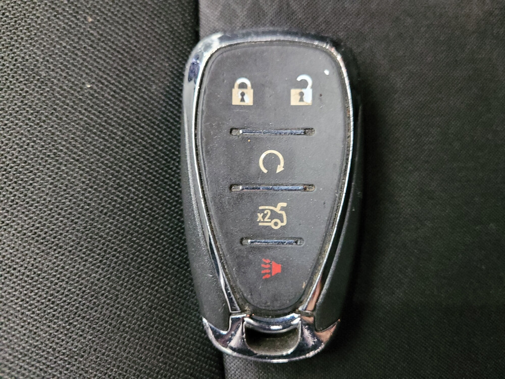 2020 Chevrolet Malibu in Topeka, KS 66611 - 18033348 32