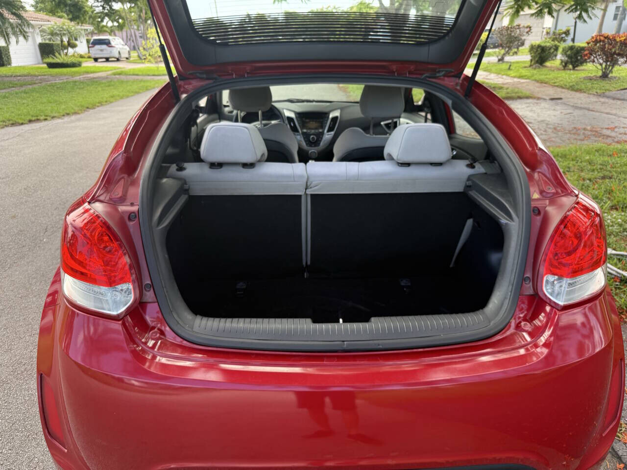 2013 Hyundai Veloster in Hollywood, FL 33023-1906 - 18034368 23