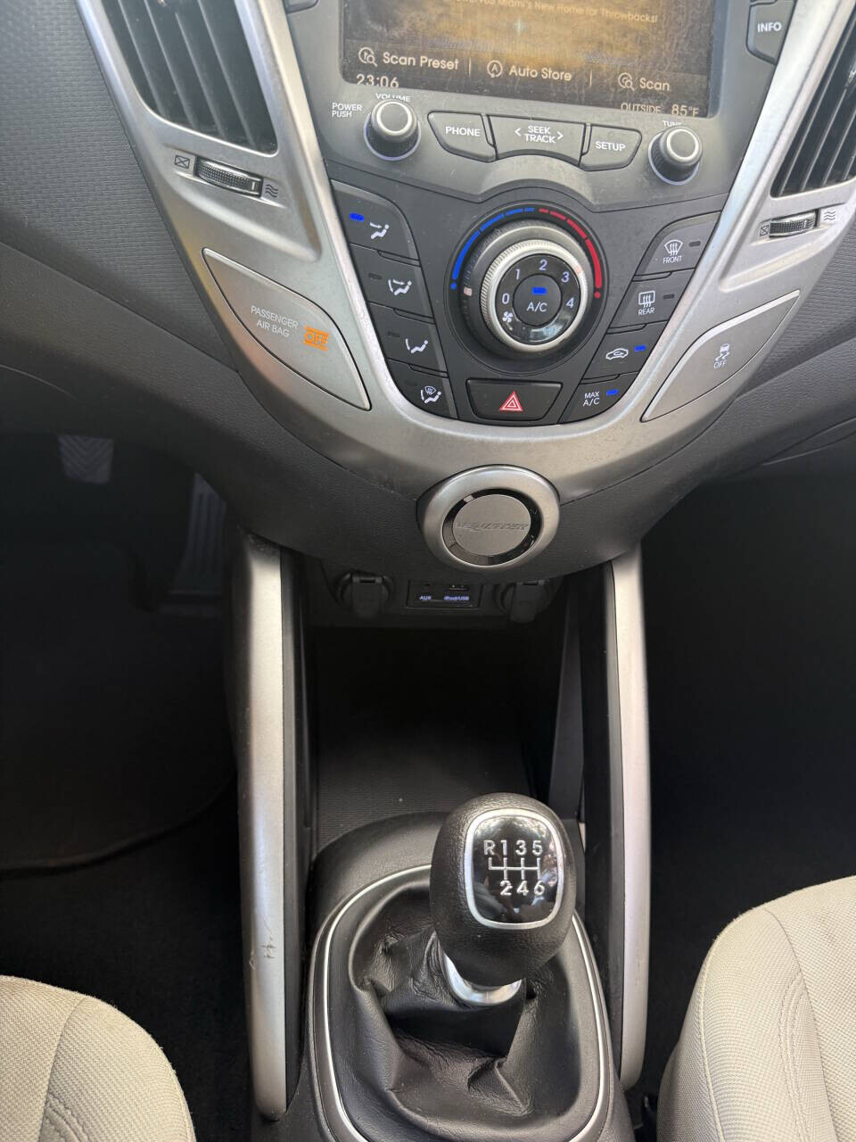 2013 Hyundai Veloster in Hollywood, FL 33023-1906 - 18034368 26