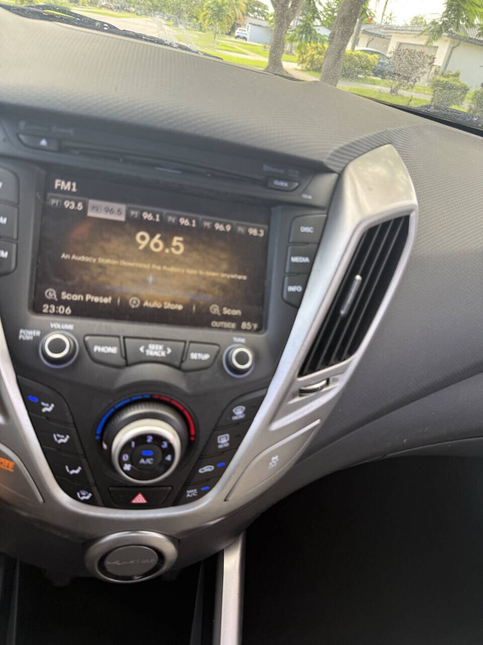 2013 Hyundai Veloster in Hollywood, FL 33023-1906 - 18034368 22