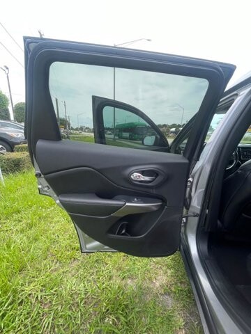 2019 Jeep Cherokee in Longwood, FL 32750 - 18035848 8